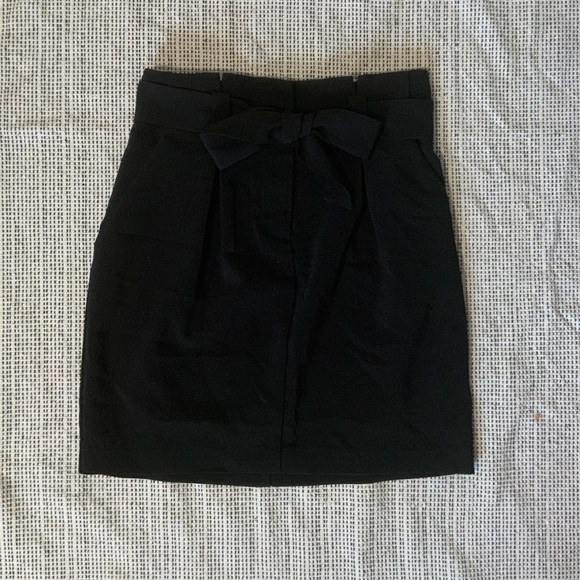 Black Paperbag mini skirt with bow - Picture 8 of 9